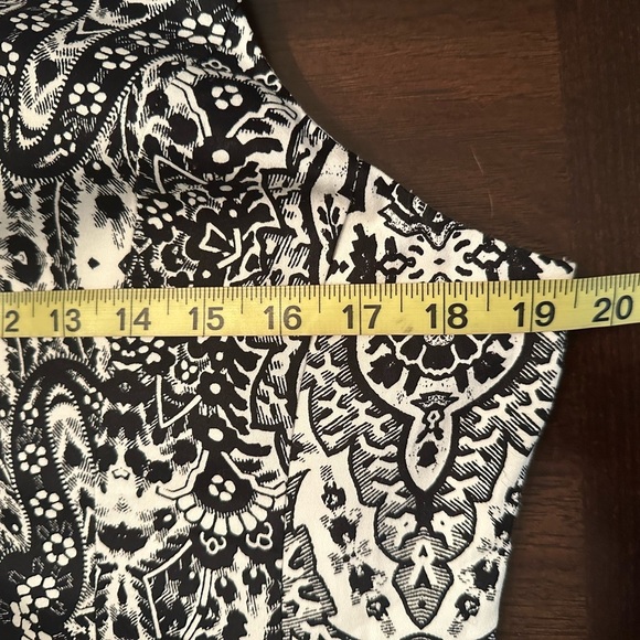 Maggy London Black, White, Purple Ombré A-line Midi Dress Halter Neckline (878) - Picture 7 of 17